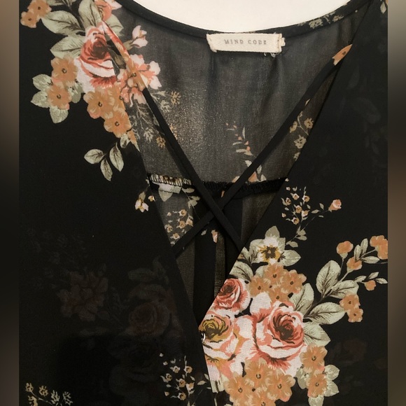 Mind code women’s blouse - Picture 3 of 10